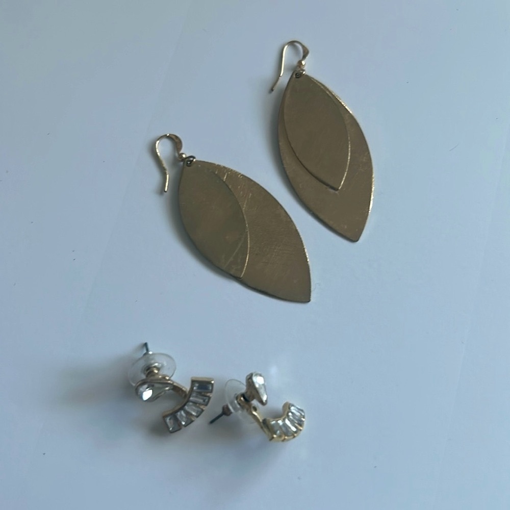 Faux gold earring lot.
